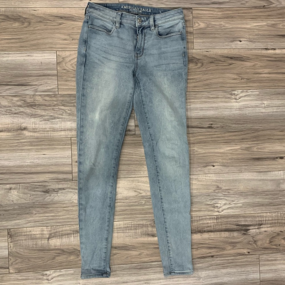 American Eagle light washed denim jeans
